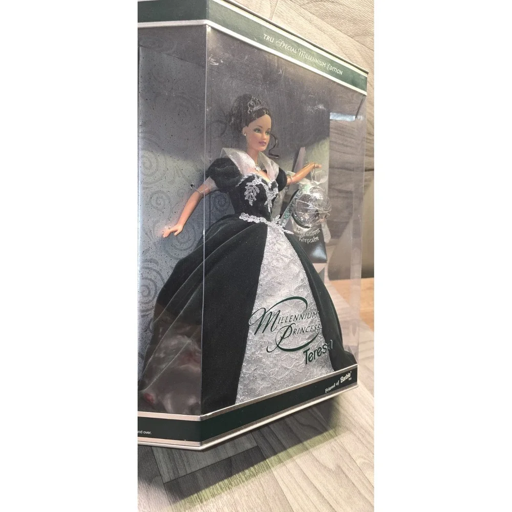 2000 MILLENNIUM PRINCESS TERESA Barbie Doll Dark Green Gown  #25504 NIB